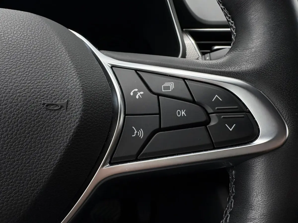 1.6 E-Tech Hybrid 145 Intens / Cruise controle / Electronic climate controle / Navigatie / Stof/kunstlederen bekleding /