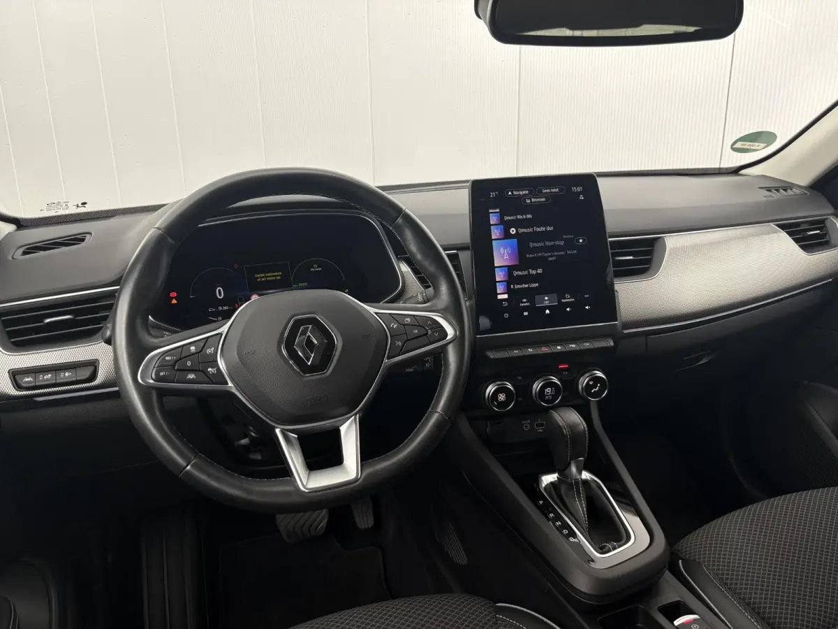 1.6 E-Tech Hybrid 145 Intens / Cruise controle / Electronic climate controle / Navigatie / Stof/kunstlederen bekleding /
