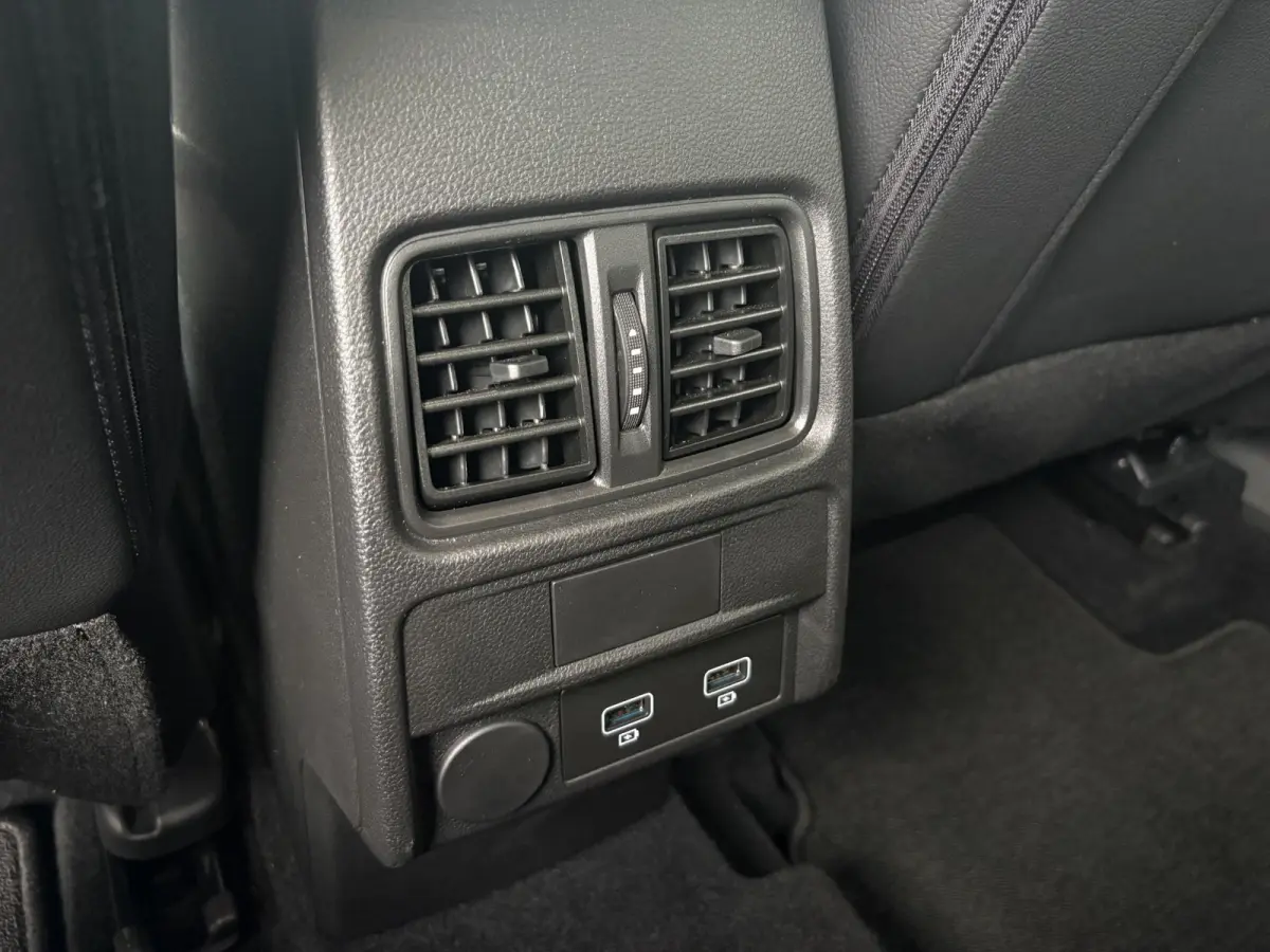1.6 E-Tech Hybrid 145 Intens / Cruise controle / Electronic climate controle / Navigatie / Stof/kunstlederen bekleding /
