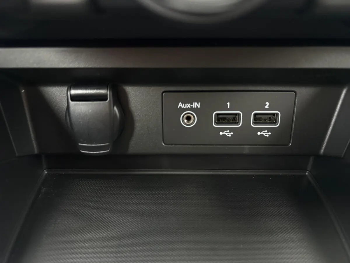 1.6 E-Tech Hybrid 145 Intens / Cruise controle / Electronic climate controle / Navigatie / Stof/kunstlederen bekleding /