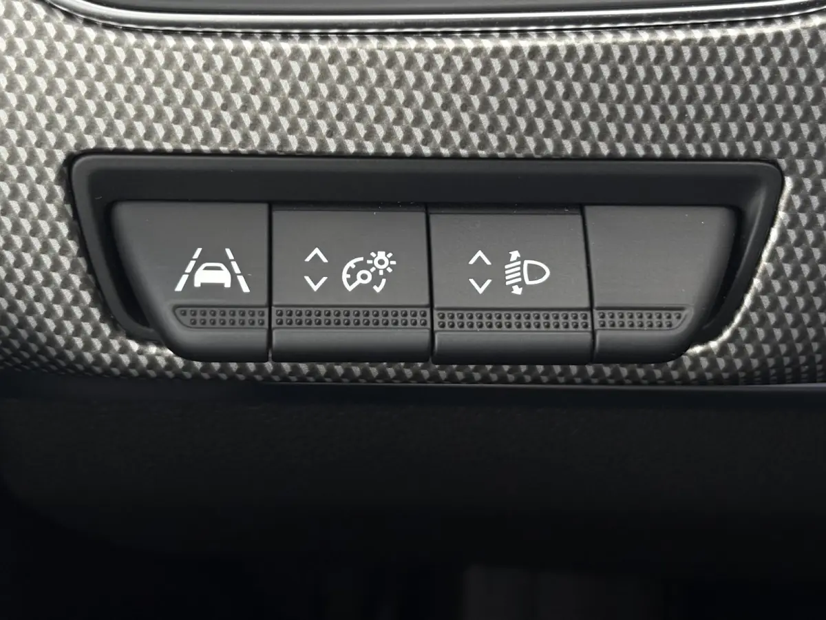 1.6 E-Tech Hybrid 145 Intens / Cruise controle / Electronic climate controle / Navigatie / Stof/kunstlederen bekleding /