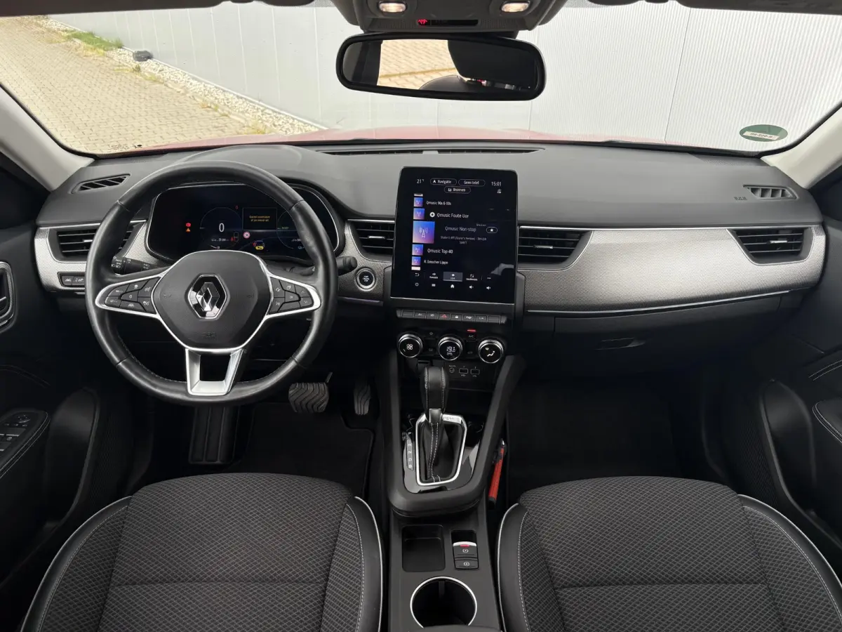 1.6 E-Tech Hybrid 145 Intens / Cruise controle / Electronic climate controle / Navigatie / Stof/kunstlederen bekleding /