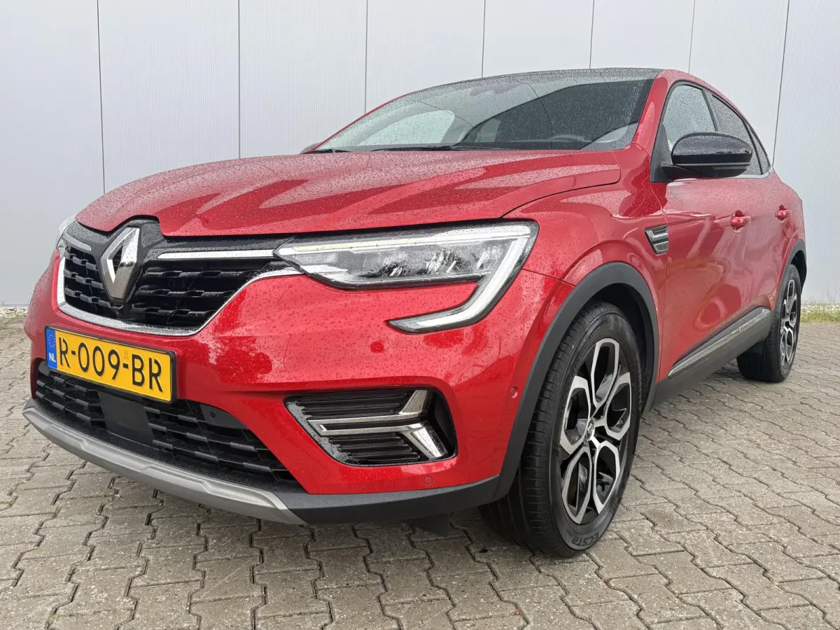 1.6 E-Tech Hybrid 145 Intens / Cruise controle / Electronic climate controle / Navigatie / Stof/kunstlederen bekleding /