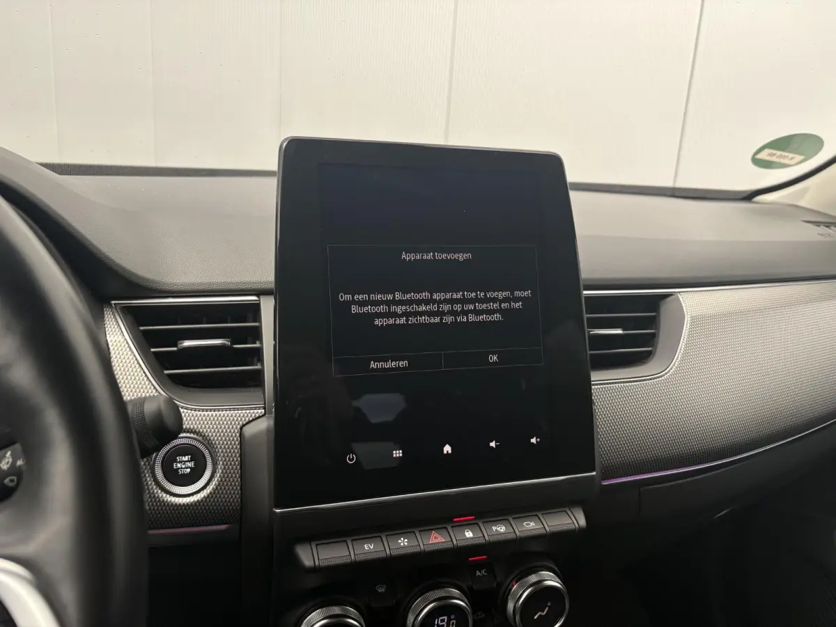 1.6 E-Tech Hybrid 145 Intens / Cruise controle / Electronic climate controle / Navigatie / Stof/kunstlederen bekleding /