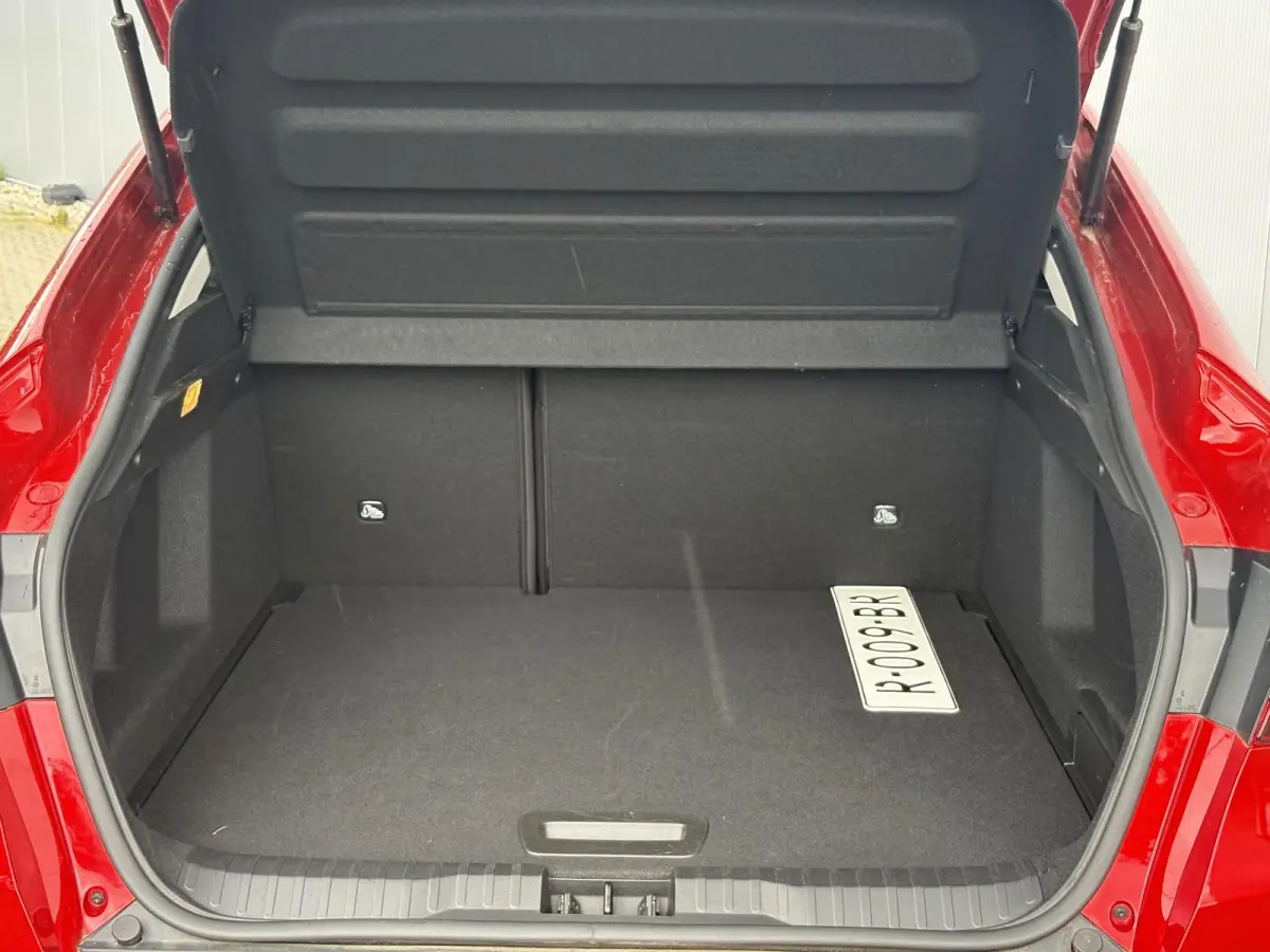 1.6 E-Tech Hybrid 145 Intens / Cruise controle / Electronic climate controle / Navigatie / Stof/kunstlederen bekleding /