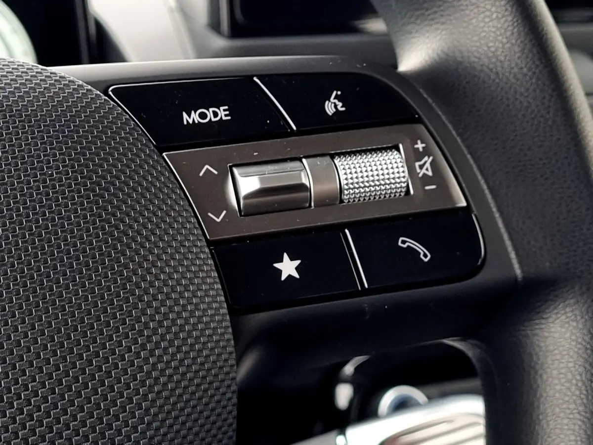 E-Motion 49 kWh / Navigatie / Airco / Cruise control Adaptief / Apple Carplay/Android Auto /