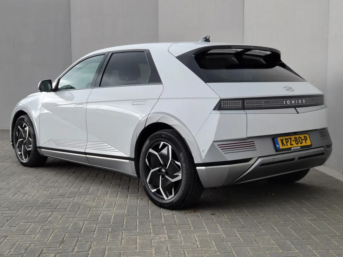 Connect 77.4 kWh / SOH 100% / Trekgewicht 1600 kg / CCS snelladen / Warmtepomp / Rondomzicht camera / Stuur- Stoel & Achterbank verwarming / Adaptief cruise control / Draadloze telefoon lade