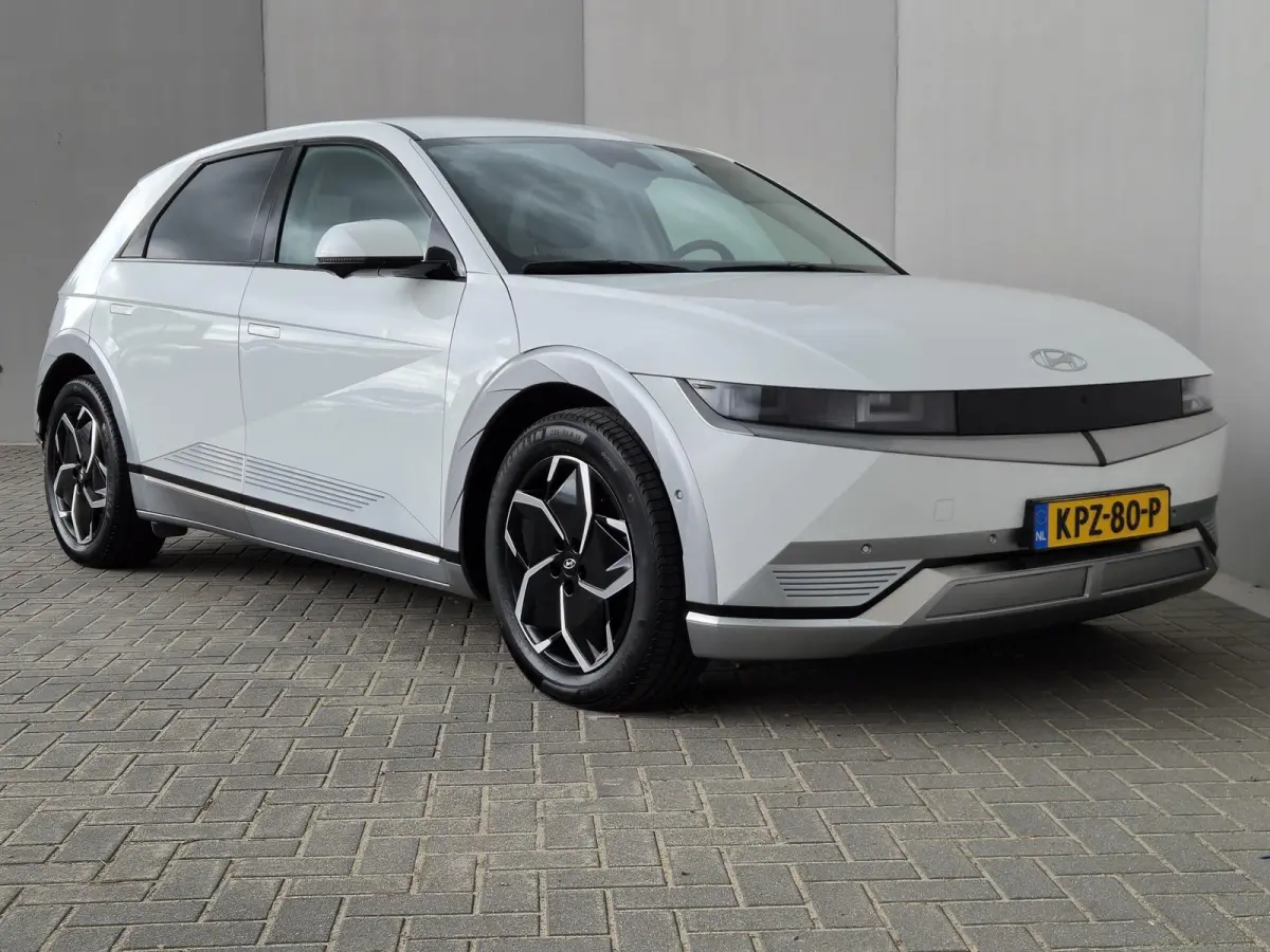 Connect 77.4 kWh / SOH 100% / Trekgewicht 1600 kg / CCS snelladen / Warmtepomp / Rondomzicht camera / Stuur- Stoel & Achterbank verwarming / Adaptief cruise control / Draadloze telefoon lade