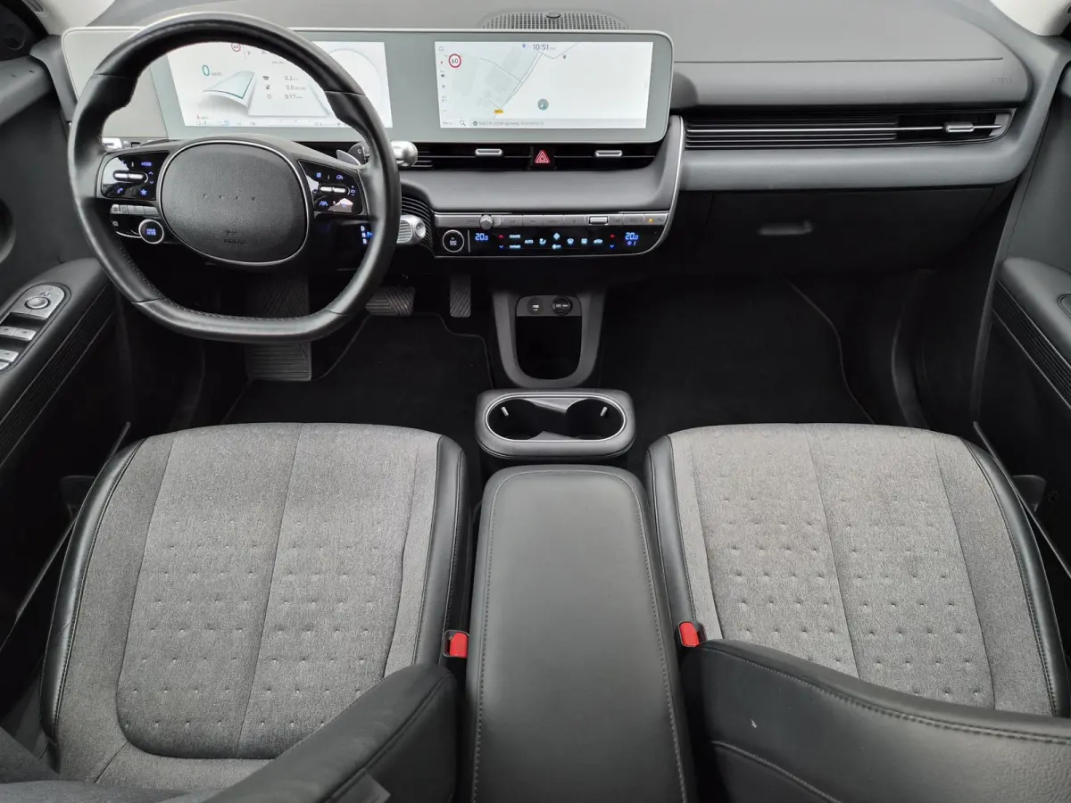 Connect 77.4 kWh / SOH 100% / Trekgewicht 1600 kg / CCS snelladen / Warmtepomp / Rondomzicht camera / Stuur- Stoel & Achterbank verwarming / Adaptief cruise control / Draadloze telefoon lade
