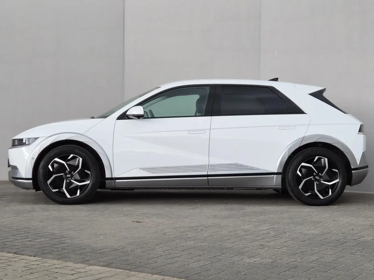Connect 77.4 kWh / SOH 100% / Trekgewicht 1600 kg / CCS snelladen / Warmtepomp / Rondomzicht camera / Stuur- Stoel & Achterbank verwarming / Adaptief cruise control / Draadloze telefoon lade