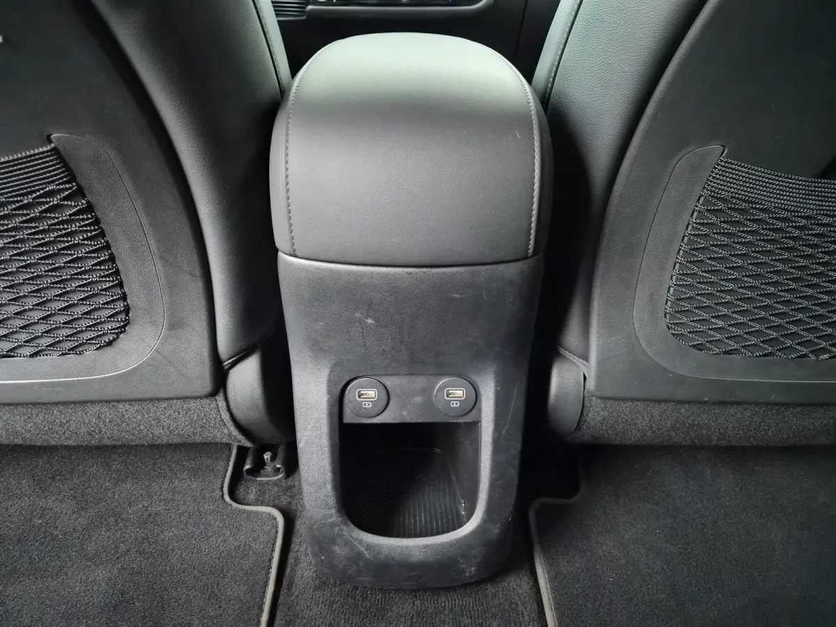 Connect 77.4 kWh / SOH 100% / Trekgewicht 1600 kg / CCS snelladen / Warmtepomp / Rondomzicht camera / Stuur- Stoel & Achterbank verwarming / Adaptief cruise control / Draadloze telefoon lade