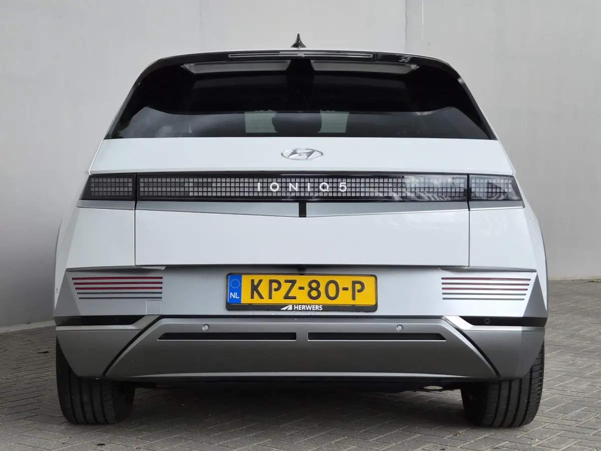 Connect 77.4 kWh / SOH 100% / Trekgewicht 1600 kg / CCS snelladen / Warmtepomp / Rondomzicht camera / Stuur- Stoel & Achterbank verwarming / Adaptief cruise control / Draadloze telefoon lade