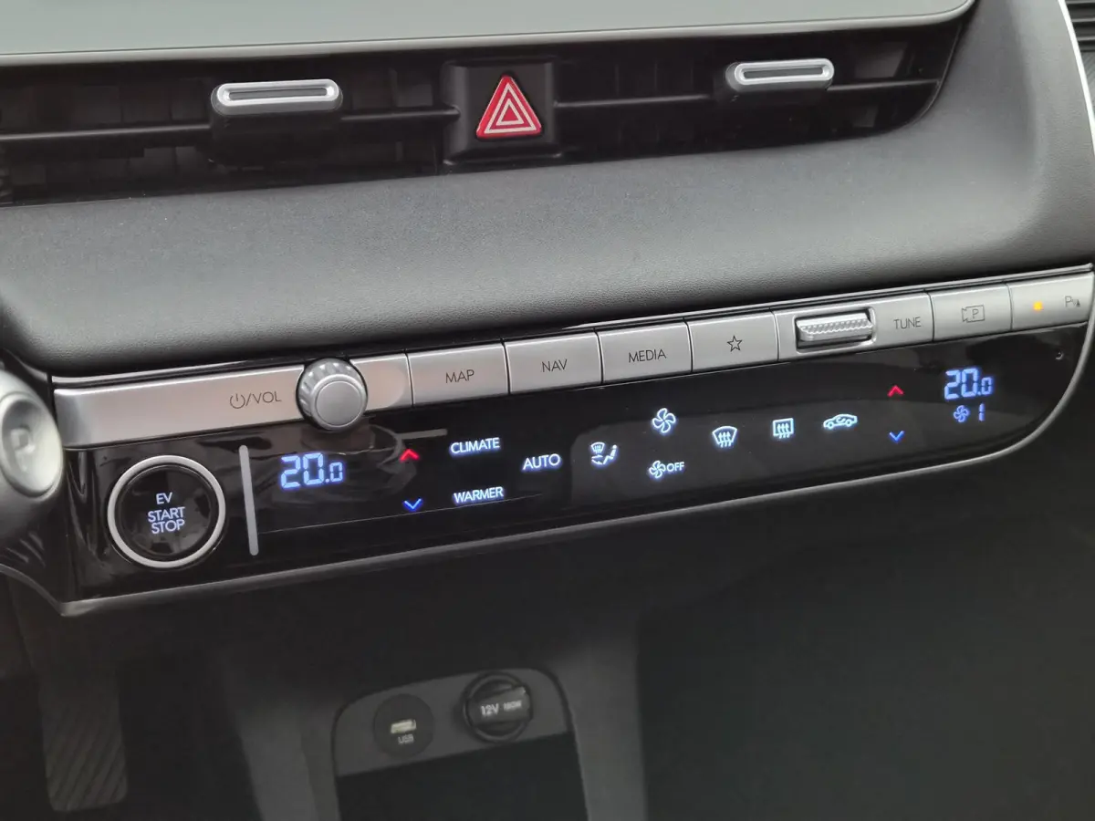 Connect 77.4 kWh / SOH 100% / Trekgewicht 1600 kg / CCS snelladen / Warmtepomp / Rondomzicht camera / Stuur- Stoel & Achterbank verwarming / Adaptief cruise control / Draadloze telefoon lade