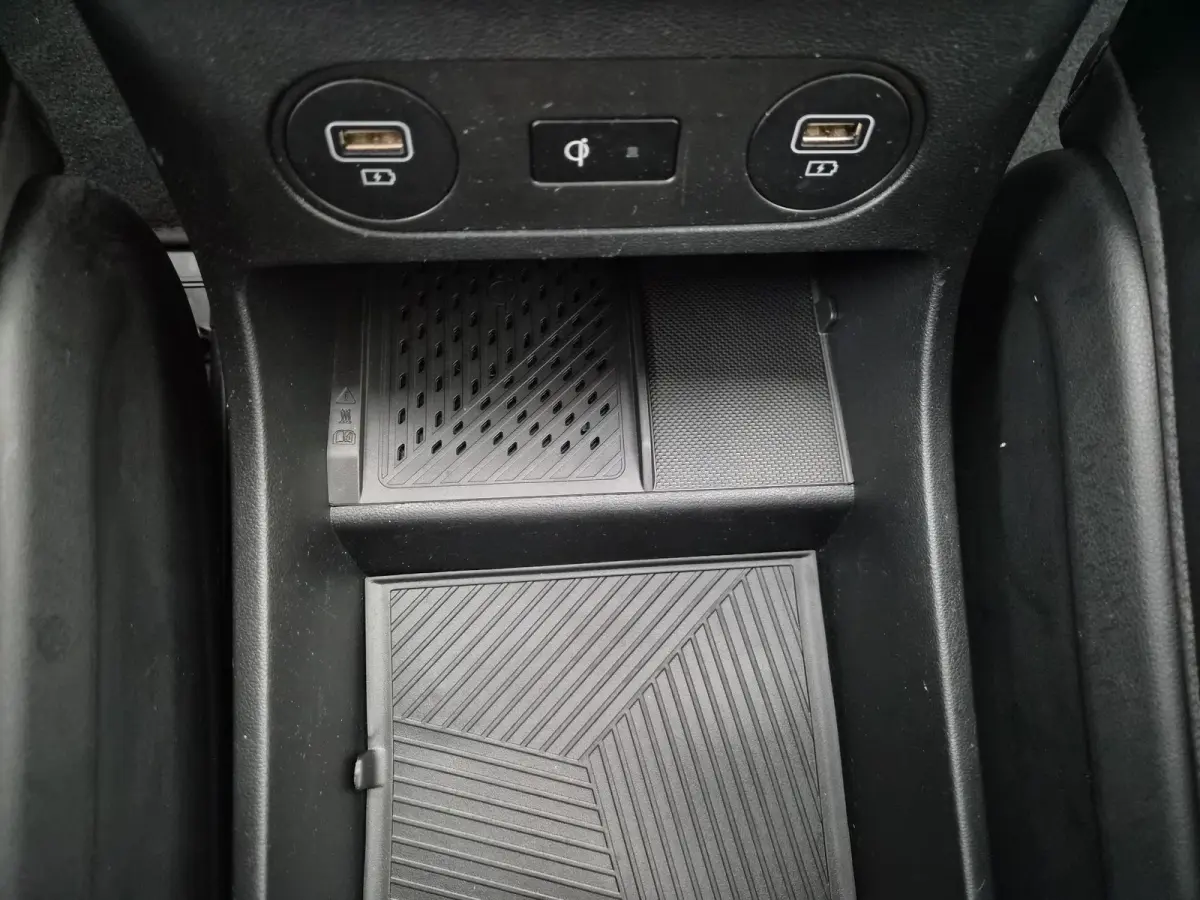 Connect 77.4 kWh / SOH 100% / Trekgewicht 1600 kg / CCS snelladen / Warmtepomp / Rondomzicht camera / Stuur- Stoel & Achterbank verwarming / Adaptief cruise control / Draadloze telefoon lade