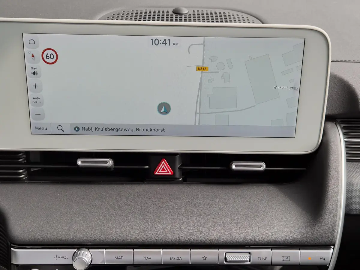 Connect 77.4 kWh / SOH 100% / Trekgewicht 1600 kg / CCS snelladen / Warmtepomp / Rondomzicht camera / Stuur- Stoel & Achterbank verwarming / Adaptief cruise control / Draadloze telefoon lade