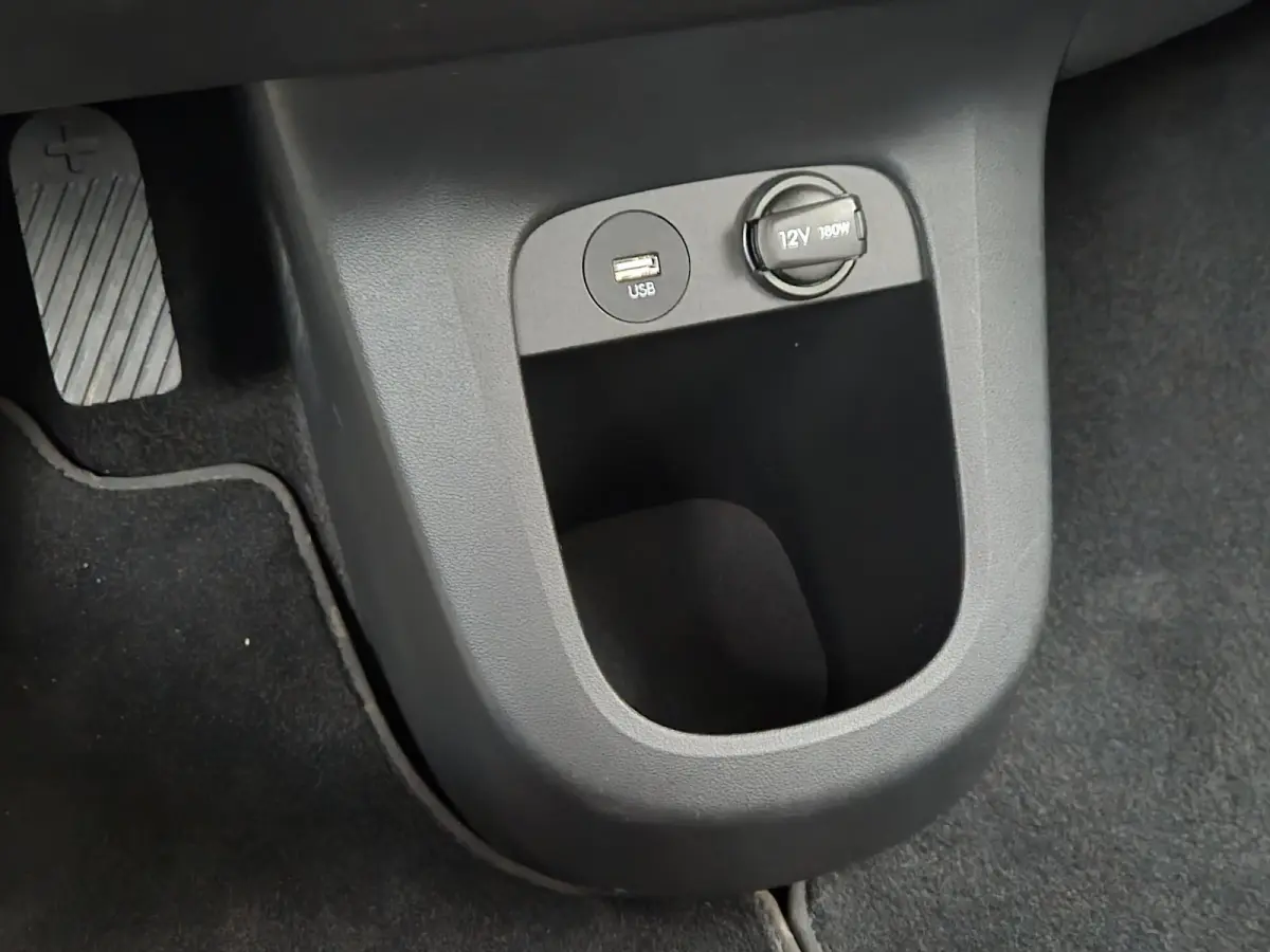 Connect 77.4 kWh / SOH 100% / Trekgewicht 1600 kg / CCS snelladen / Warmtepomp / Rondomzicht camera / Stuur- Stoel & Achterbank verwarming / Adaptief cruise control / Draadloze telefoon lade