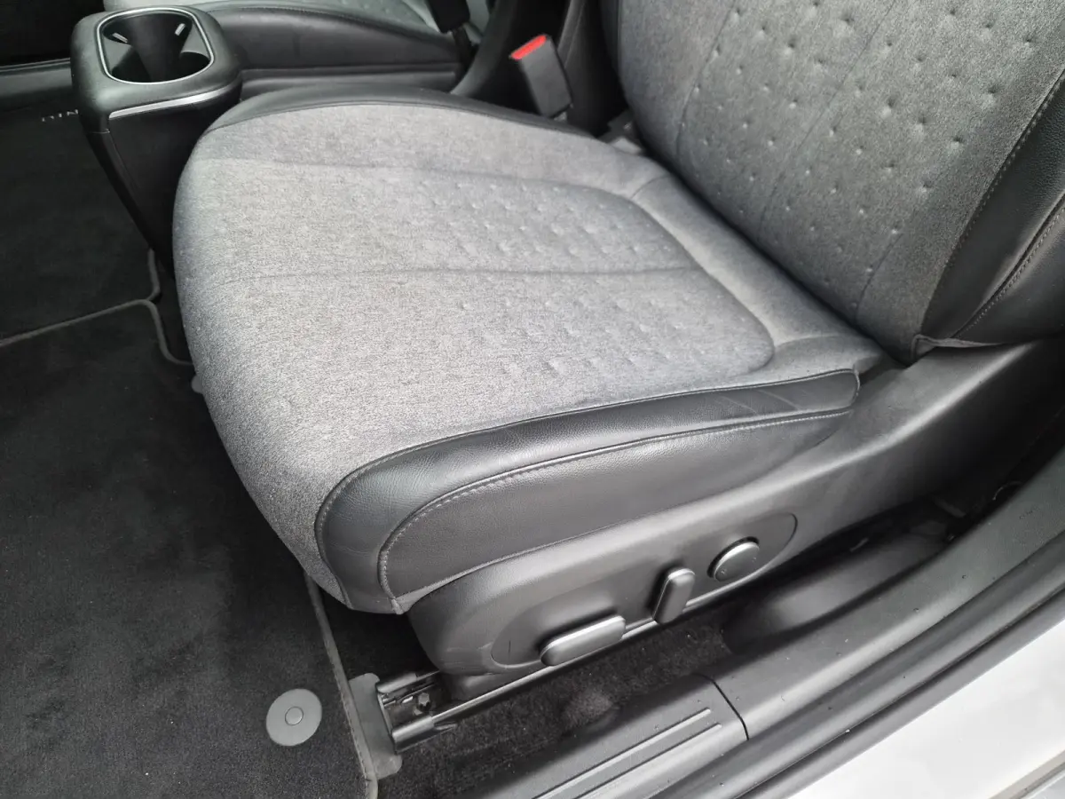 Connect 77.4 kWh / SOH 100% / Trekgewicht 1600 kg / CCS snelladen / Warmtepomp / Rondomzicht camera / Stuur- Stoel & Achterbank verwarming / Adaptief cruise control / Draadloze telefoon lade