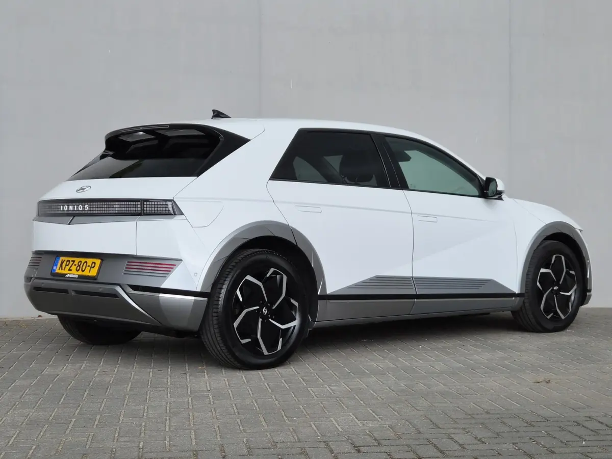 Connect 77.4 kWh / SOH 100% / Trekgewicht 1600 kg / CCS snelladen / Warmtepomp / Rondomzicht camera / Stuur- Stoel & Achterbank verwarming / Adaptief cruise control / Draadloze telefoon lade