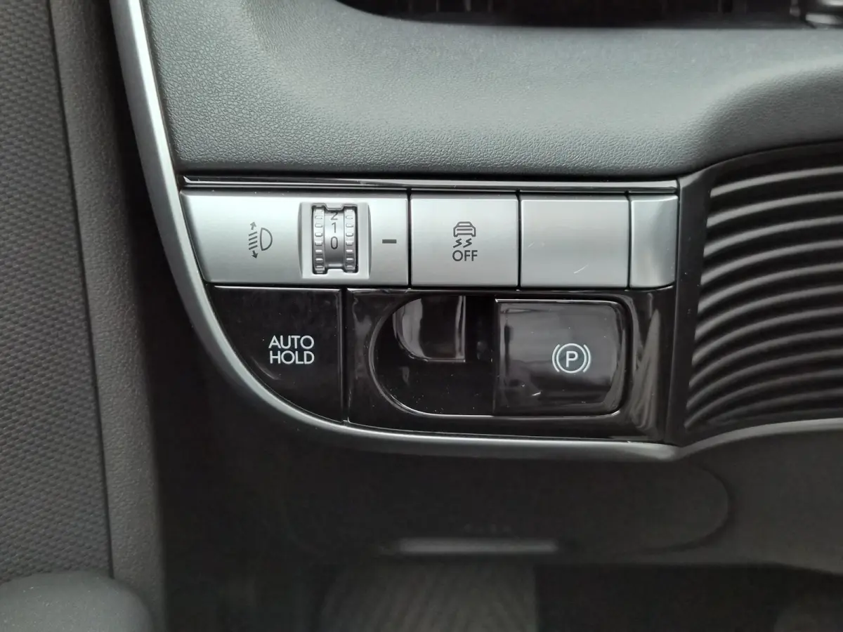 Connect 77.4 kWh / SOH 100% / Trekgewicht 1600 kg / CCS snelladen / Warmtepomp / Rondomzicht camera / Stuur- Stoel & Achterbank verwarming / Adaptief cruise control / Draadloze telefoon lade