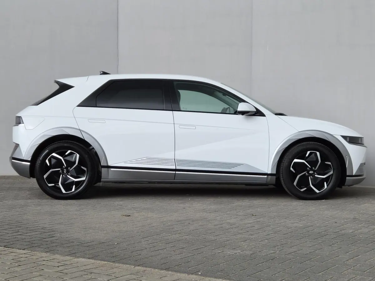 Connect 77.4 kWh / SOH 100% / Trekgewicht 1600 kg / CCS snelladen / Warmtepomp / Rondomzicht camera / Stuur- Stoel & Achterbank verwarming / Adaptief cruise control / Draadloze telefoon lade