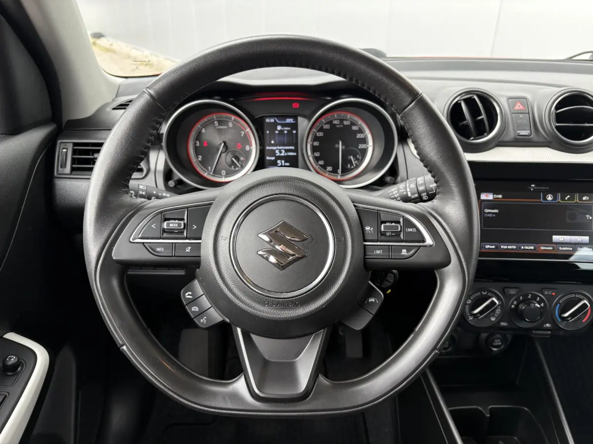 1.2 Select Smart Hybrid / Trekhaak met afneembare kogel 1000kg geremd / Navigatie / Fabrieksgarantie tot 2030 / Airco / Apple carplay/Android Auto / Cruise control adaptief /