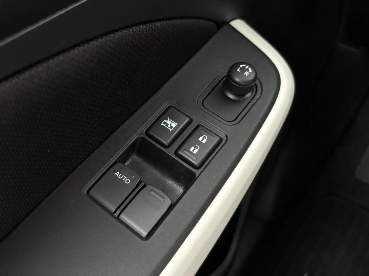 1.2 Select Smart Hybrid / Trekhaak met afneembare kogel 1000kg geremd / Navigatie / Fabrieksgarantie tot 2030 / Airco / Apple carplay/Android Auto / Cruise control adaptief /