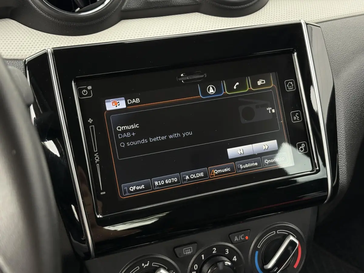 1.2 Select Smart Hybrid / Trekhaak met afneembare kogel 1000kg geremd / Navigatie / Fabrieksgarantie tot 2030 / Airco / Apple carplay/Android Auto / Cruise control adaptief /
