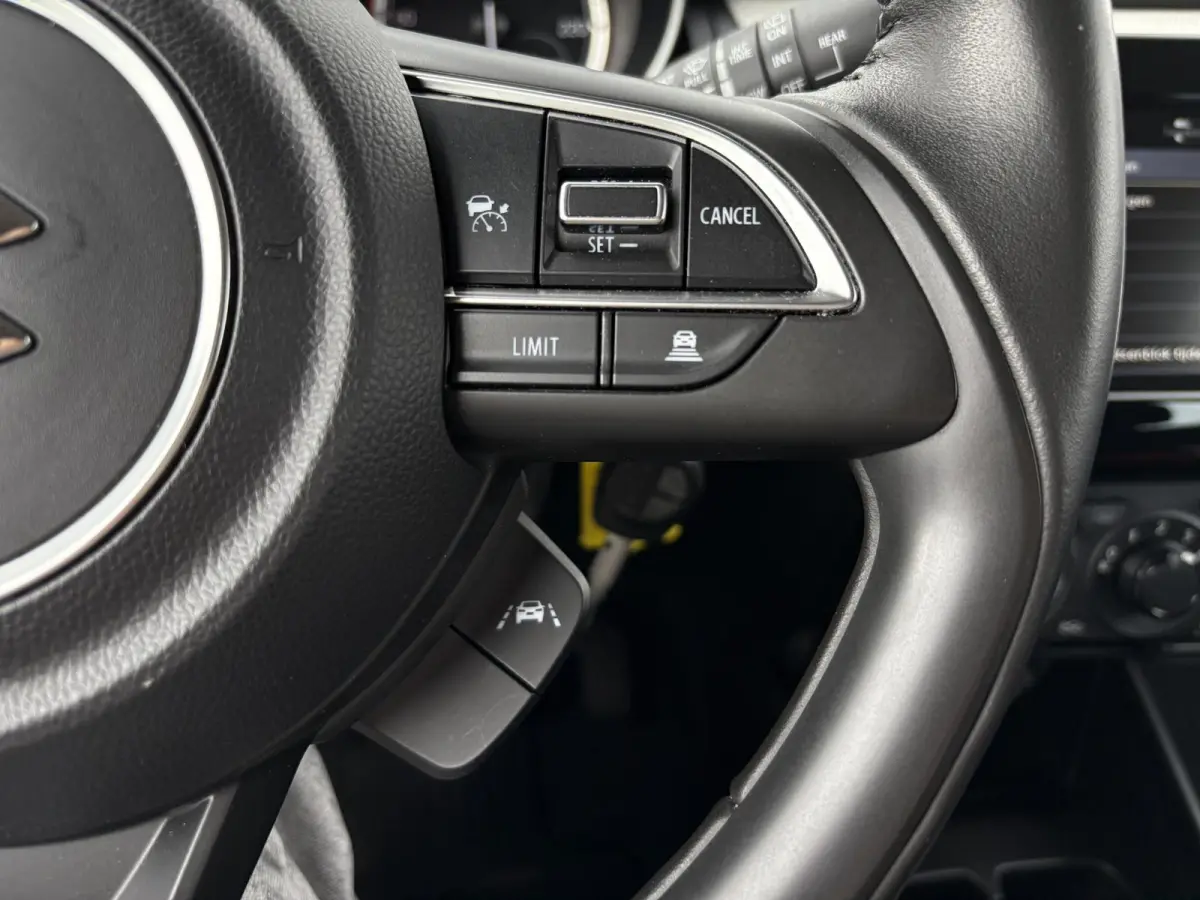 1.2 Select Smart Hybrid / Trekhaak met afneembare kogel 1000kg geremd / Navigatie / Fabrieksgarantie tot 2030 / Airco / Apple carplay/Android Auto / Cruise control adaptief /