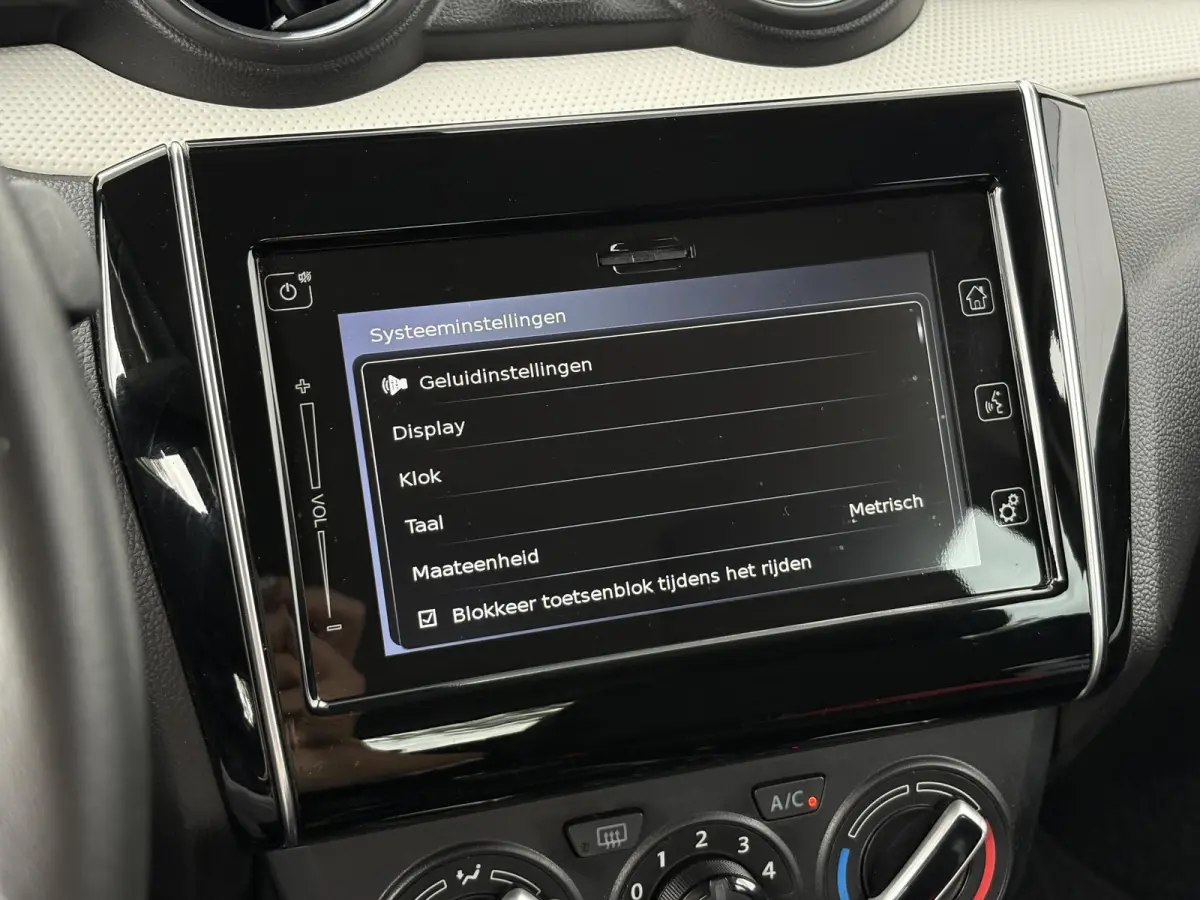 1.2 Select Smart Hybrid / Trekhaak met afneembare kogel 1000kg geremd / Navigatie / Fabrieksgarantie tot 2030 / Airco / Apple carplay/Android Auto / Cruise control adaptief /