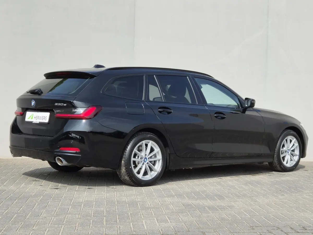 330e / SOH 95% / Dealer onderhouden / 1.500 kg Elektr. trekhaak / EAER 60 km / Apple Carplay Android Auto / Elektrische achterklep / Cruise control / Keyless start / Climate control / Naviga