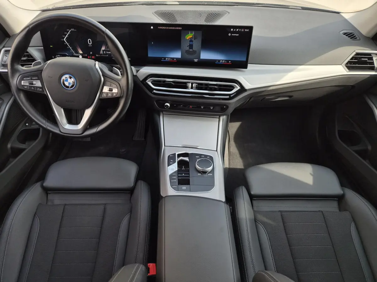 330e / SOH 95% / Dealer onderhouden / 1.500 kg Elektr. trekhaak / EAER 60 km / Apple Carplay Android Auto / Elektrische achterklep / Cruise control / Keyless start / Climate control / Naviga