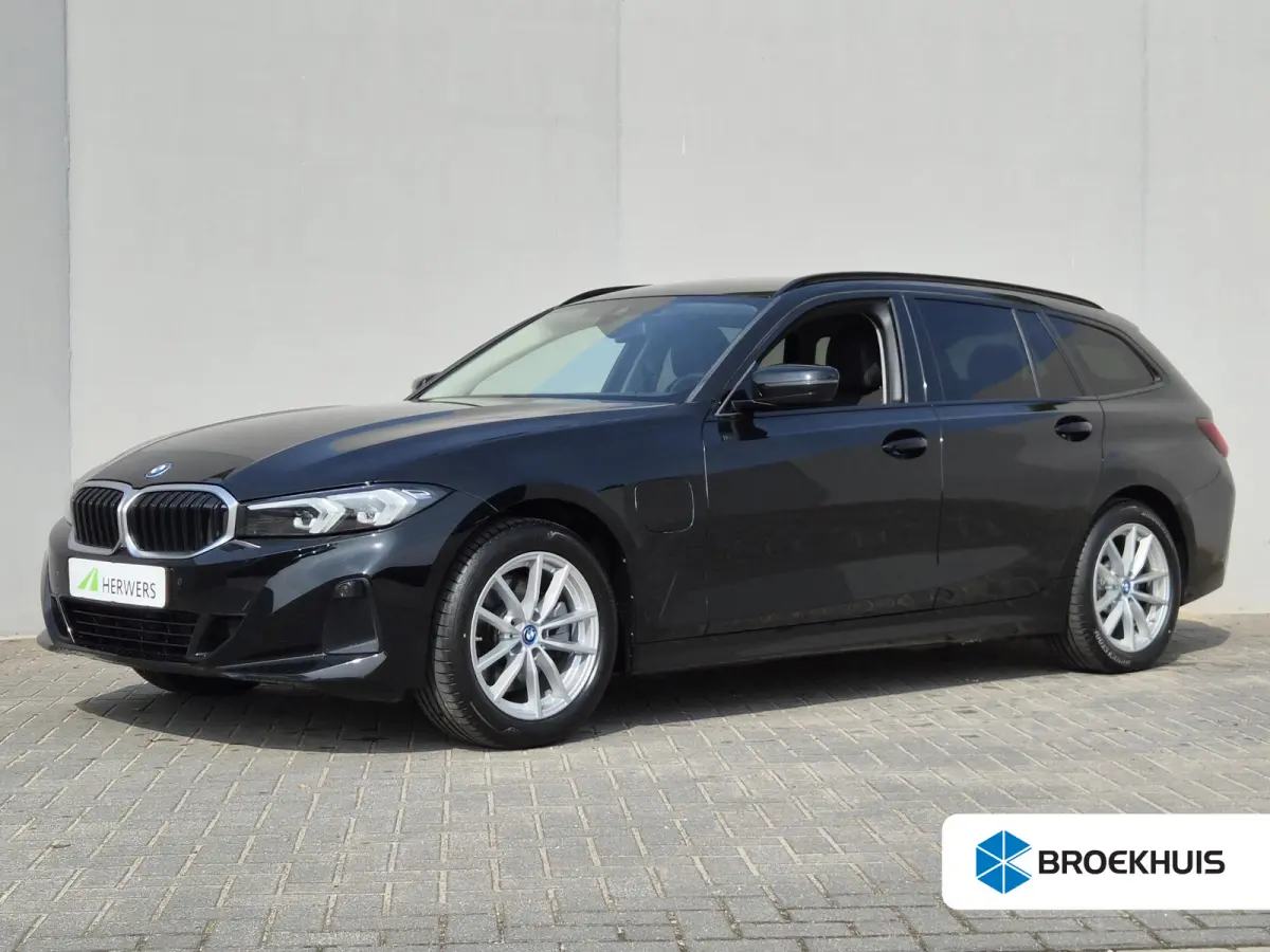 330e / SOH 95% / Dealer onderhouden / 1.500 kg Elektr. trekhaak / EAER 60 km / Apple Carplay Android Auto / Elektrische achterklep / Cruise control / Keyless start / Climate control / Naviga