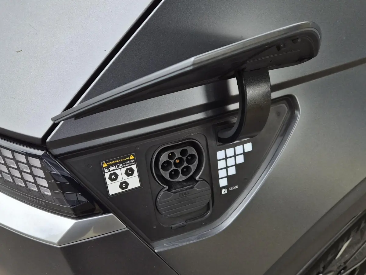 Connect 77.4 kWh / SOH 100% / Fabrieksgarantie tot 04-2028 / Dealer onderhouden / CCS snelladen / WLTP bereik 507 km bereik stad 710 km / Stuur- Stoel & Achterbank verwarming / Trekgewicht 1