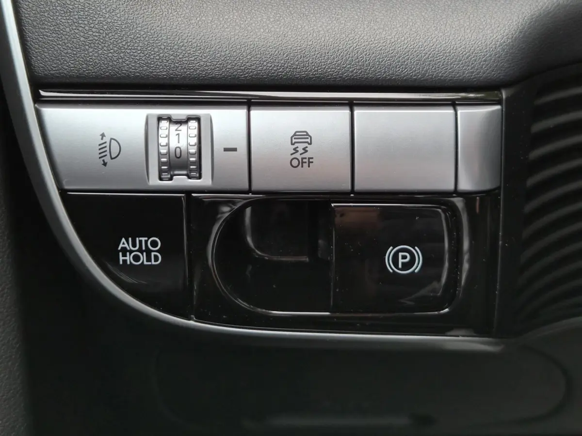 Connect 77.4 kWh / SOH 100% / Fabrieksgarantie tot 04-2028 / Dealer onderhouden / CCS snelladen / WLTP bereik 507 km bereik stad 710 km / Stuur- Stoel & Achterbank verwarming / Trekgewicht 1
