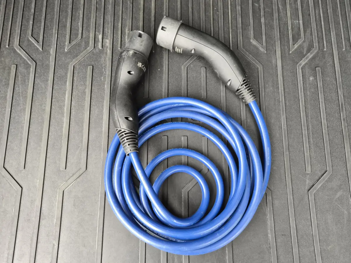 Connect 77.4 kWh / SOH 100% / Fabrieksgarantie tot 04-2028 / Dealer onderhouden / CCS snelladen / WLTP bereik 507 km bereik stad 710 km / Stuur- Stoel & Achterbank verwarming / Trekgewicht 1
