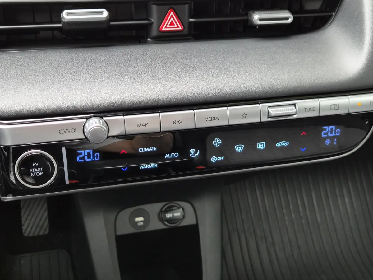 Connect 77.4 kWh / SOH 100% / Fabrieksgarantie tot 04-2028 / Dealer onderhouden / CCS snelladen / WLTP bereik 507 km bereik stad 710 km / Stuur- Stoel & Achterbank verwarming / Trekgewicht 1