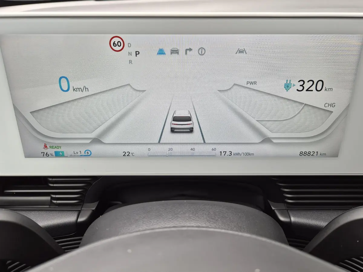 Connect 77.4 kWh / SOH 100% / Fabrieksgarantie tot 04-2028 / Dealer onderhouden / CCS snelladen / WLTP bereik 507 km bereik stad 710 km / Stuur- Stoel & Achterbank verwarming / Trekgewicht 1