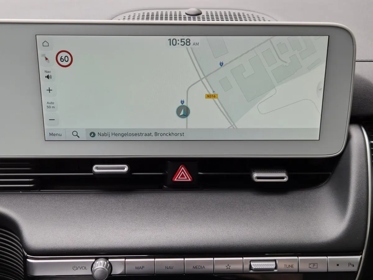 Connect 77.4 kWh / SOH 100% / Fabrieksgarantie tot 04-2028 / Dealer onderhouden / CCS snelladen / WLTP bereik 507 km bereik stad 710 km / Stuur- Stoel & Achterbank verwarming / Trekgewicht 1