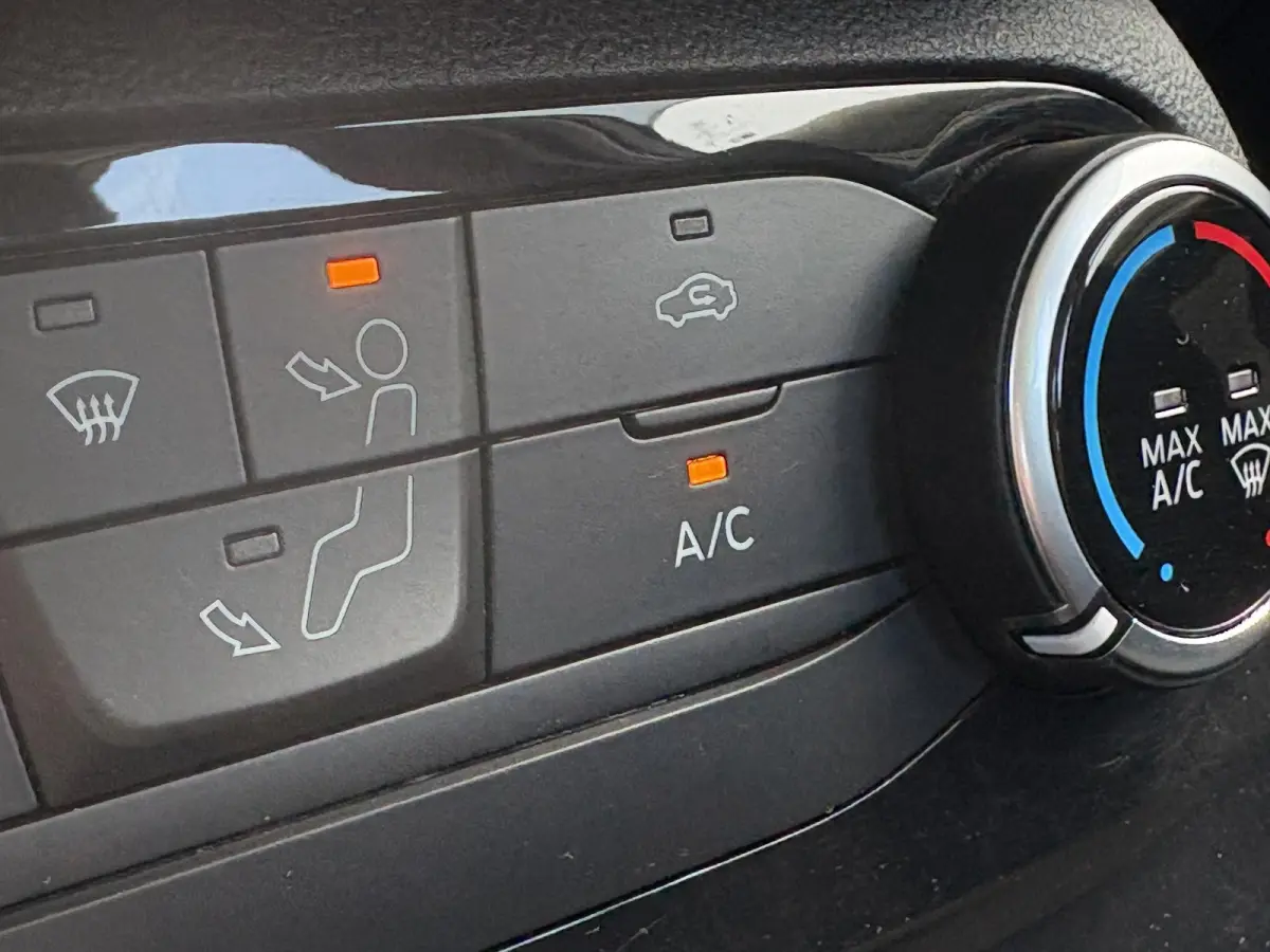 1.0 EcoBoost Titanium / Aicro / Cruise Control / Apple Carplay /Android Auto / Navigatie /