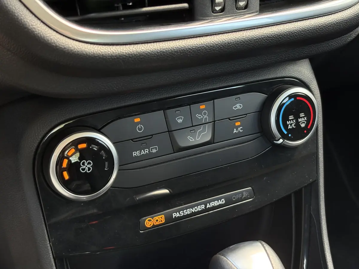 1.0 EcoBoost Titanium / Aicro / Cruise Control / Apple Carplay /Android Auto / Navigatie /