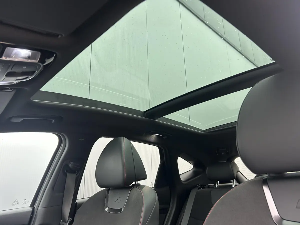 1.6 T-GDI HEV N Line Sky / Trekhaak Afneembaar 1650 KG Trekgewicht / Navigatie / Airco Automatisch / Stoelverwarming Voor & Achterin / Stuurwiel Verwarming / | Achterbank verwarmd | Apple Ca