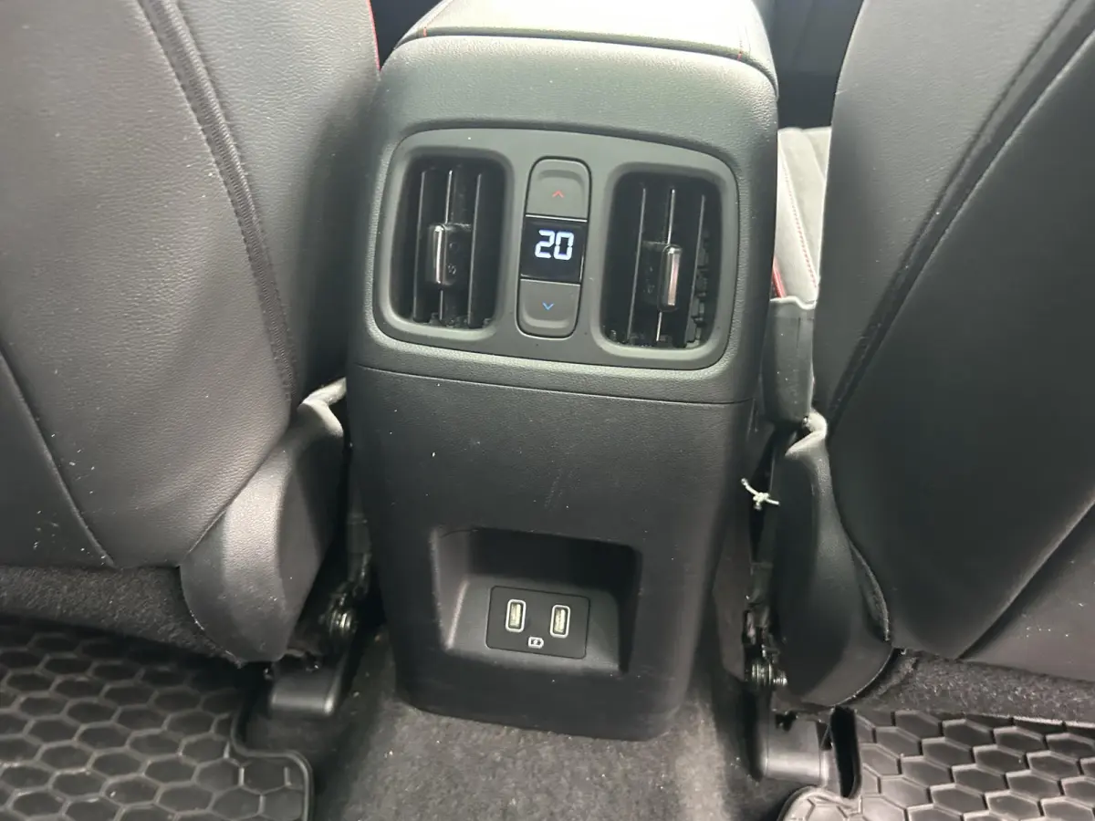 1.6 T-GDI HEV N Line Sky / Trekhaak Afneembaar 1650 KG Trekgewicht / Navigatie / Airco Automatisch / Stoelverwarming Voor & Achterin / Stuurwiel Verwarming / | Achterbank verwarmd | Apple Ca