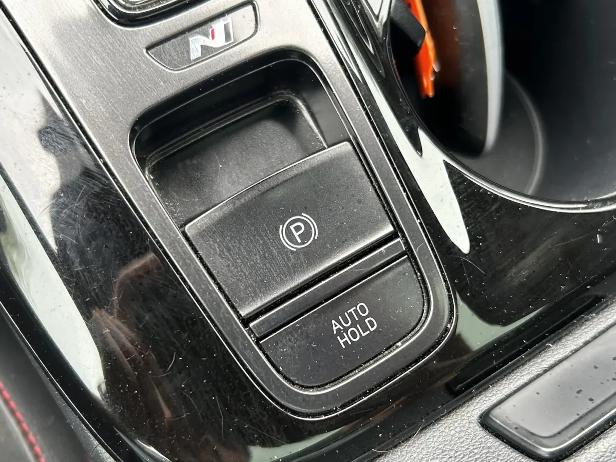 1.6 T-GDI HEV N Line Sky / Trekhaak Afneembaar 1650 KG Trekgewicht / Navigatie / Airco Automatisch / Stoelverwarming Voor & Achterin / Stuurwiel Verwarming / | Achterbank verwarmd | Apple Ca