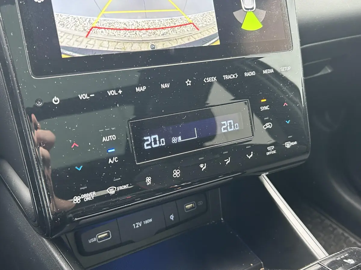 1.6 T-GDI HEV N Line Sky / Trekhaak Afneembaar 1650 KG Trekgewicht / Navigatie / Airco Automatisch / Stoelverwarming Voor & Achterin / Stuurwiel Verwarming / | Achterbank verwarmd | Apple Ca