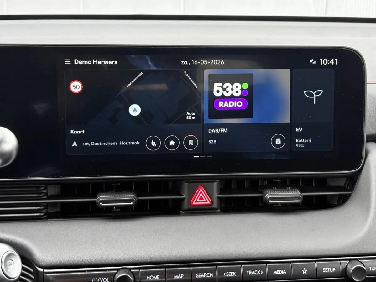 N Line Business 84 kWh / Ultimate Red / 20" lichtmetalen velgen / Apple Carplay/Android Auto / Achterruitrijcamera / Adaptieve Cruise control / DAB ontvanger / Dodehoekdetectie met correctie