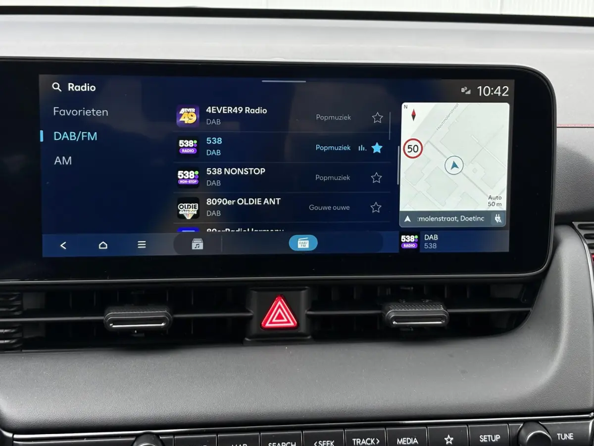 N Line Business 84 kWh / Ultimate Red / 20" lichtmetalen velgen / Apple Carplay/Android Auto / Achterruitrijcamera / Adaptieve Cruise control / DAB ontvanger / Dodehoekdetectie met correctie