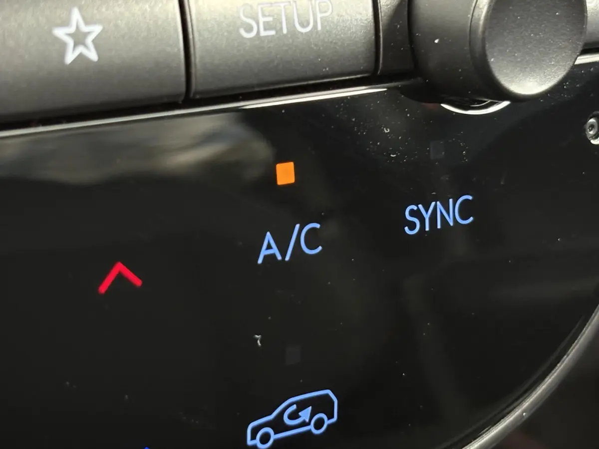 N Line Business 84 kWh / Ultimate Red / 20" lichtmetalen velgen / Apple Carplay/Android Auto / Achterruitrijcamera / Adaptieve Cruise control / DAB ontvanger / Dodehoekdetectie met correctie
