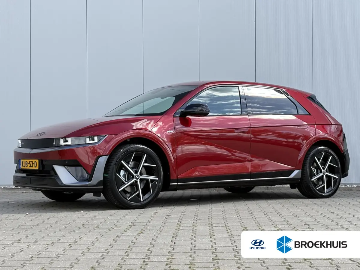 N Line Business 84 kWh / Ultimate Red / 20" lichtmetalen velgen / Apple Carplay/Android Auto / Achterruitrijcamera / Adaptieve Cruise control / DAB ontvanger / Dodehoekdetectie met correctie