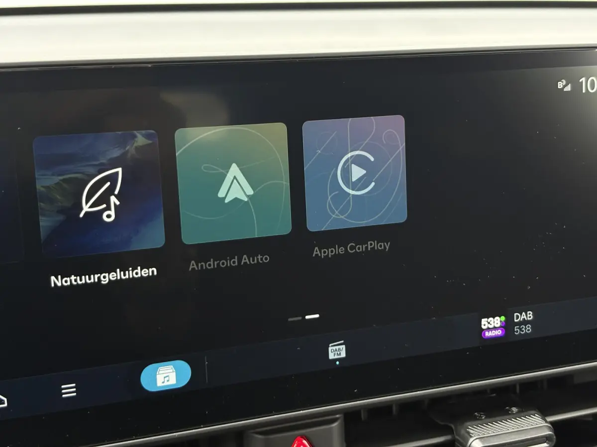 N Line Business 84 kWh / Ultimate Red / 20" lichtmetalen velgen / Apple Carplay/Android Auto / Achterruitrijcamera / Adaptieve Cruise control / DAB ontvanger / Dodehoekdetectie met correctie