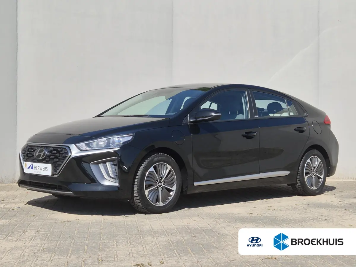 1.6 GDi PHEV Comfort / SOH 95.9% / All season banden / Stuur- & Stoelverwarming / Navigatie via Apple Carplay of Android Auto / Achteruitrijcamera / Cruise control / Parkeersensoren achter /